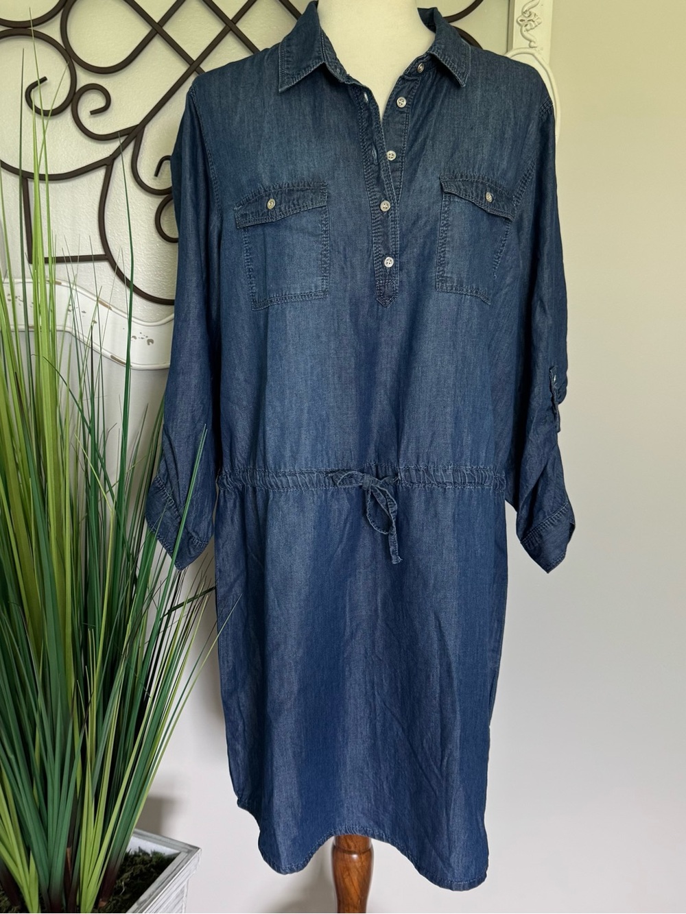 GLORIA VANDERBILT Size Women’s Large Light Weight Denim Dress